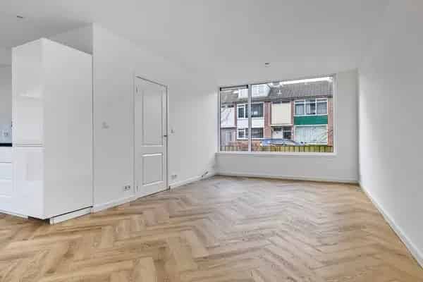 Gerenoveerde Familiewoning 4 slaapkamers 2 badkamers Rustige Buurt