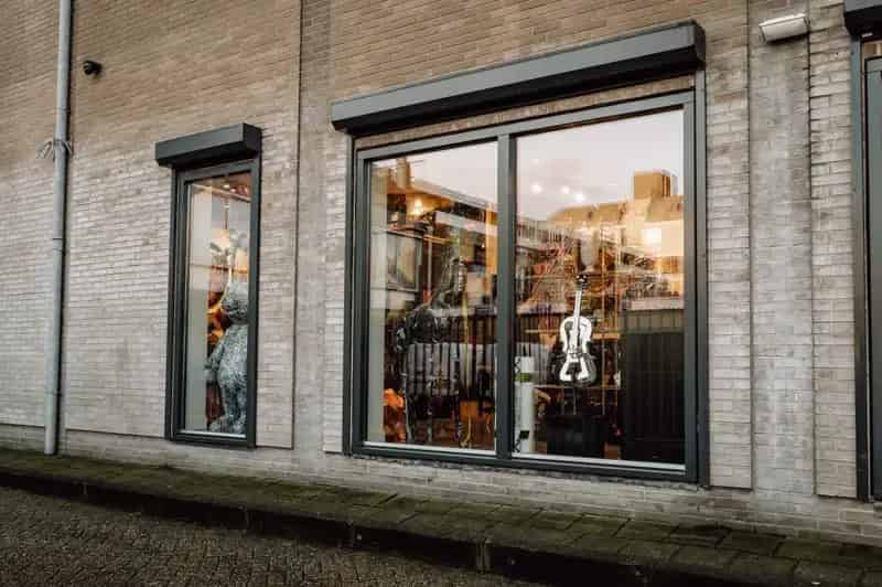 Bedrijfsruimte Zwanenburg 180m2 Kantoor Winkel Showroom