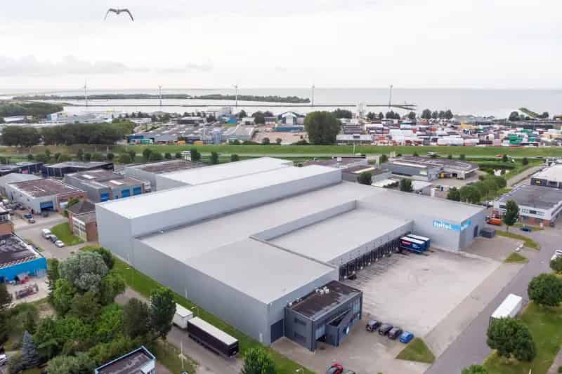 Bedrijfshal Enkhuizen 2450m2 te huur Schepenwijk