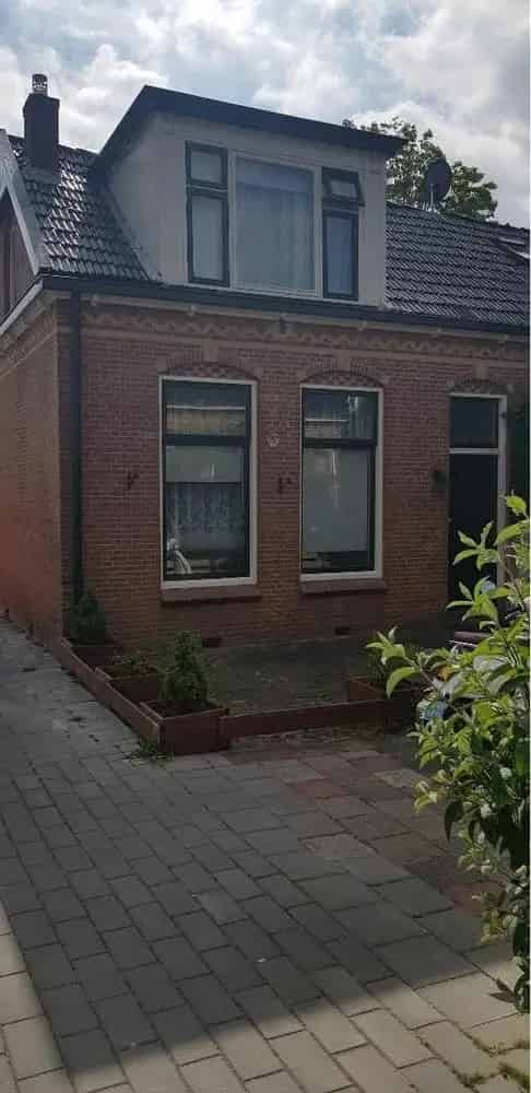 Hoekwoning met voortuin Woonkamer 17m2 Keuken 9m2