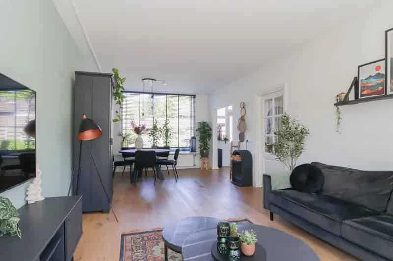 Moderne woning Zuiderzeelaan: 3 slaapkamers, zonnige tuin