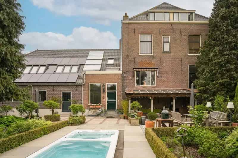 Herenboerderij met rivierzicht en multifunctioneel achterhuis