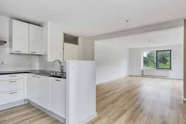 Appartement Almere Centrum: 2 slaapkamers, balkon, nabij station