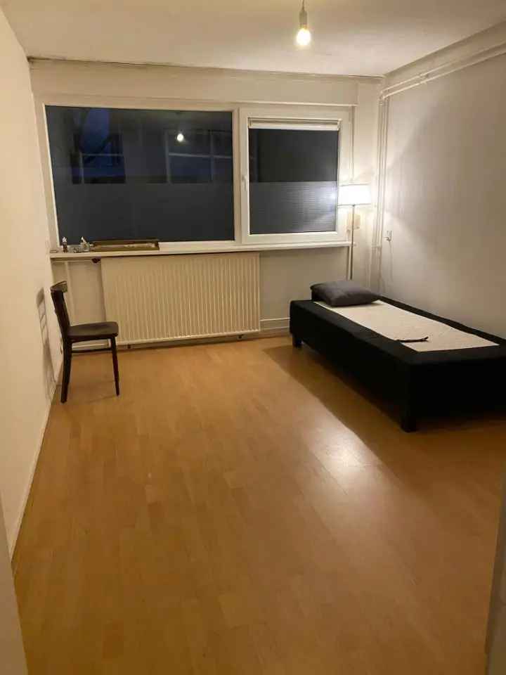 Kamer te Huur 2-3 Maanden Engels Sprekend Huishouden
