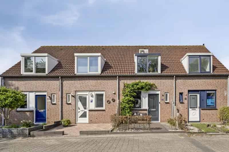 Ruime Split-Level woning Halsteren: Modern, Comfortabel en Instapklaar