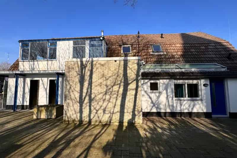 Bedrijfspand met Bovenwoning te Koop in Elim