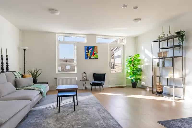 Gerenoveerde eengezinswoning Almere 4 slaapkamers zonnige tuin
