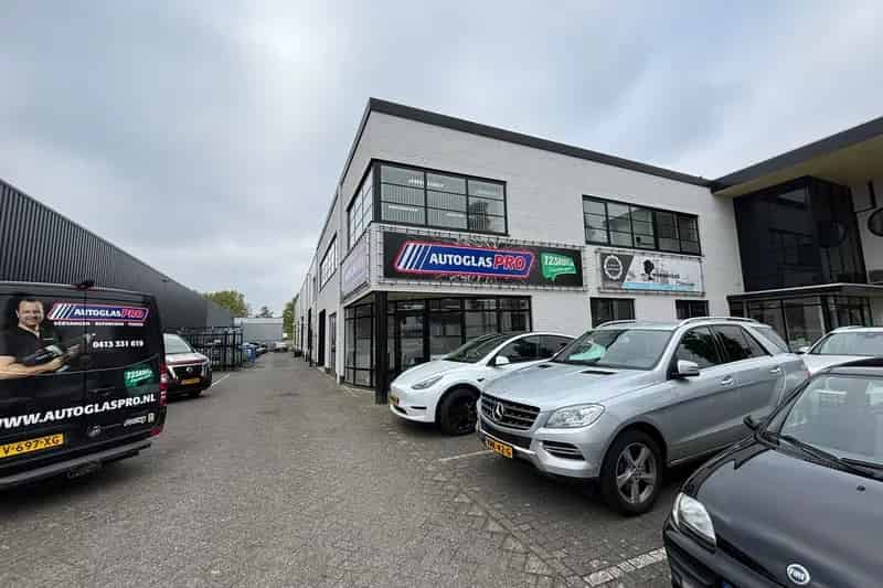 Bedrijfshal te Huur Uden 540m2 Kantoor 70m2 Buiten 50m2