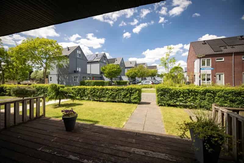 Ruime Tussenwoning Deventer Vijfhoek: Diepe Tuin, 3 Slaapkamers