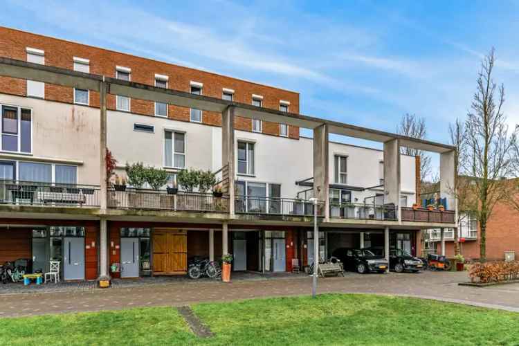 Huis Te Koop in 35, Linnaeushof, Oegstgeest, Zuid-Holland