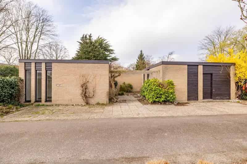 Royale Bungalow Hoogeveen 5 Slaapkamers Grote Tuin