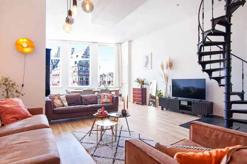 Ruime bovenwoning Gouda 6 slaapkamers Markt uitzicht