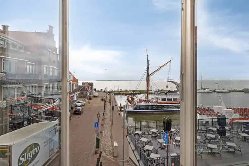Winkelpand met Bovenwoning Volendam Haven Uitzicht IJsselmeer