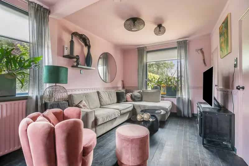 Hondenpension te koop Haps: 51 kennels woning schuur 1 hectare
