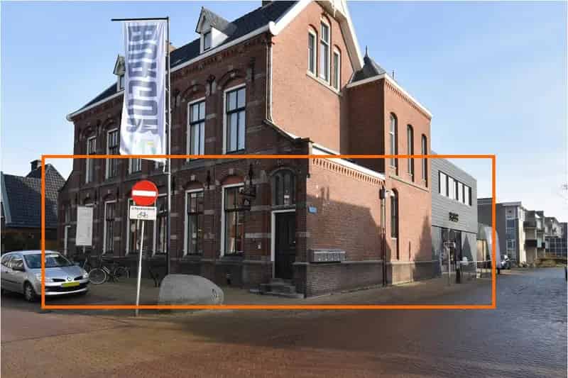 Winkelpand te huur Burgum 330m² gerenoveerd A++ label