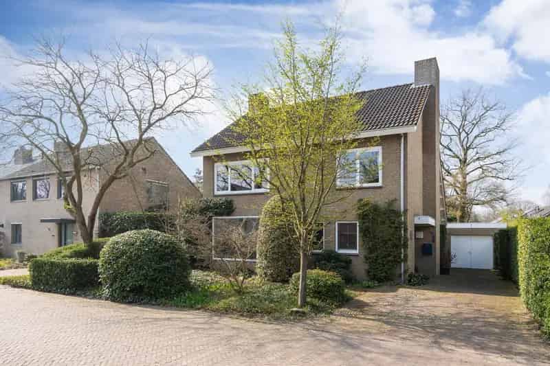 Vrijstaande Villa Vught 6 Kamers Ruime Tuin Nabij Centrum