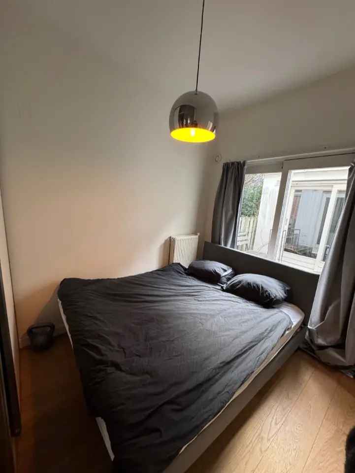 Furnished room in shared apartment in De Pijp