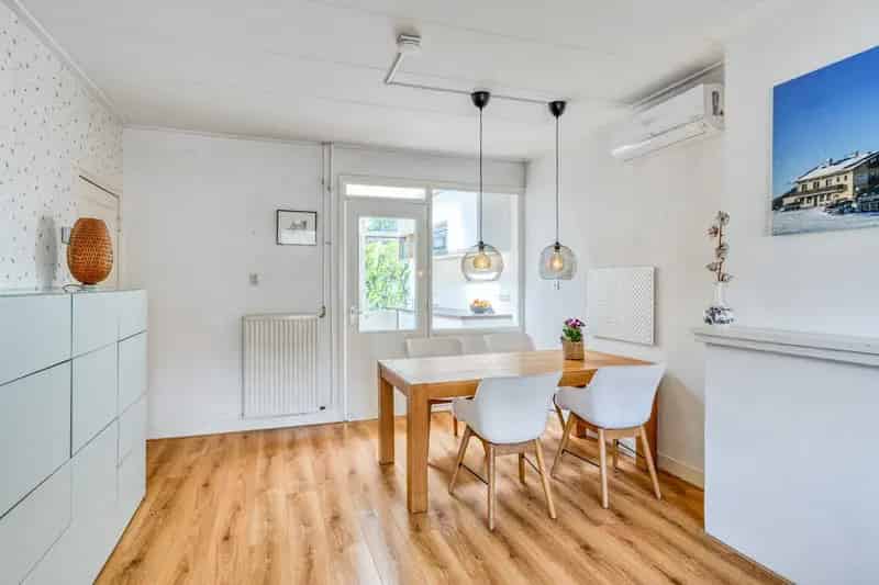 Tussenwoning Klarendal 4 slaapkamers moderne keuken zonnepanelen