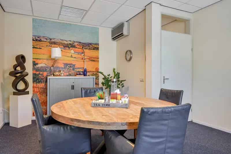 Kantoorruimte te huur Oss 104m² inclusief vergaderruimte