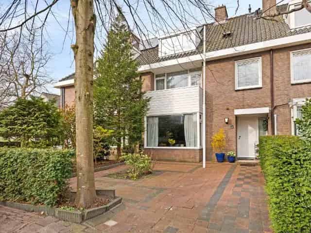 Ruime Tussenwoning Oegstgeest 5 Slaapkamers 2 Badkamers