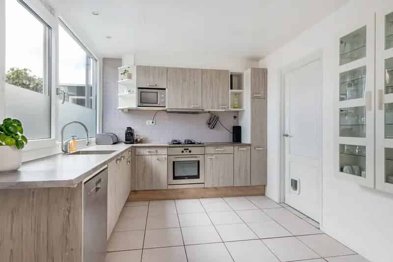 Huis te koop Rotterdam Ommoord 7 slaapkamers grote tuin