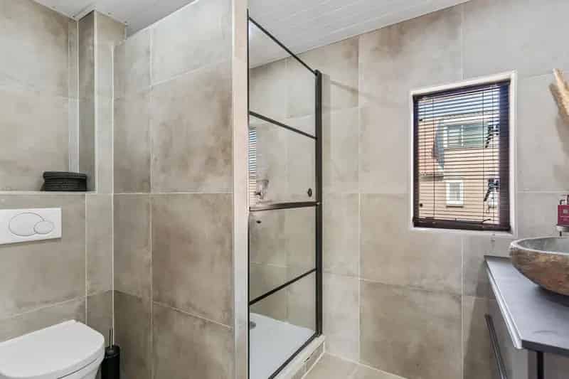 Luxe gerenoveerde split level woning aan het water Zoetermeer