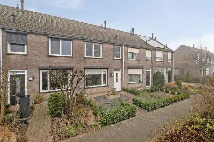 Tussenwoning Kruiningen: 3 slaapkamers, tuin, rustige woonwijk