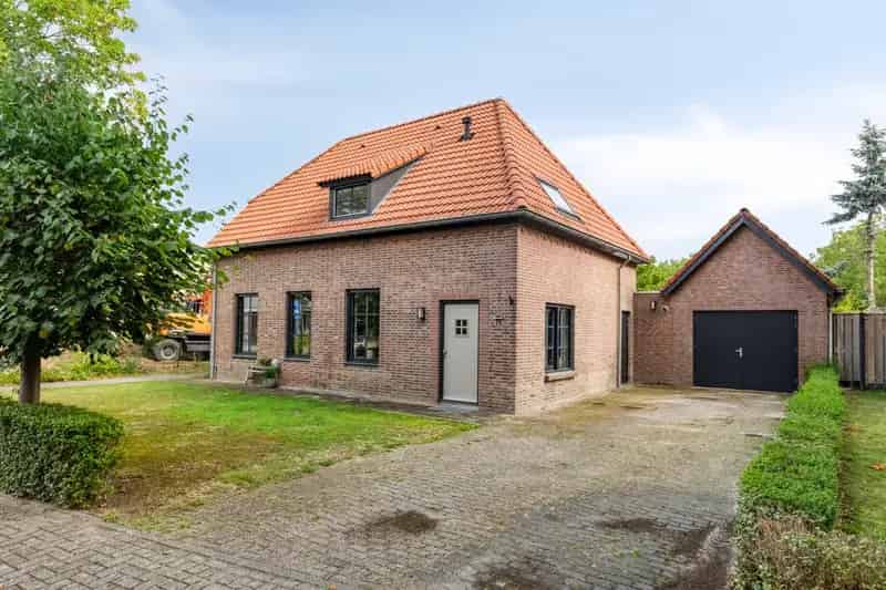 Geheel gerenoveerde woning 4 slaapkamers grote tuin