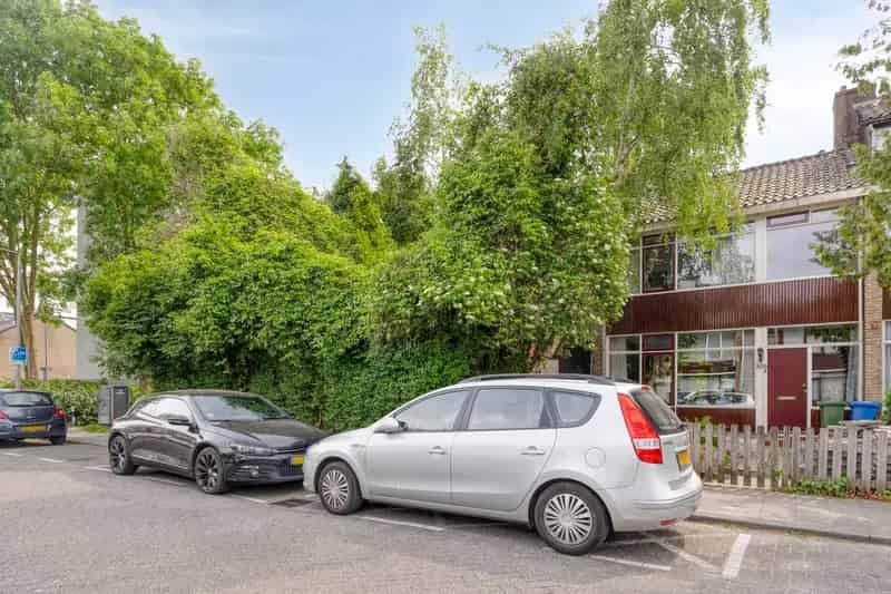 Huis te koop Rotterdam Molièreweg: Klussersparadijs met Ruime Tuin