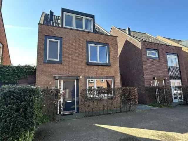 Ruime 6-kamer Eengezinswoning te huur in Vathorst