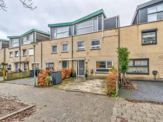 Ruime eengezinswoning 5 slaapkamers Oudelandshoek Dordrecht