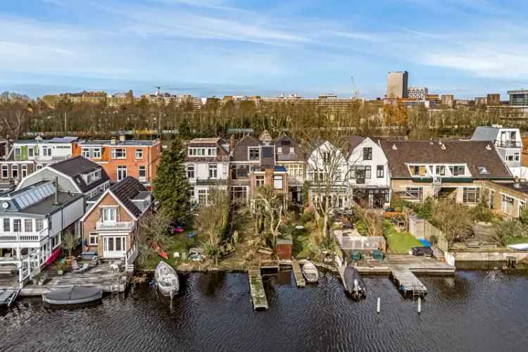 Huis te koop Leiden Morsweg: 8 kamers, aan het water