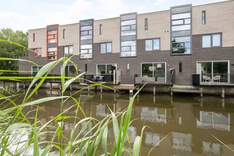 Huis te koop Almere: Ruime gezinswoning aan het water