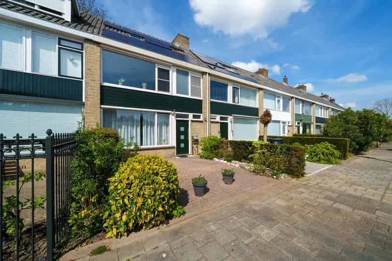 Eengezinswoning 3 slaapkamers Rustige Wijk Zonnepanelen Airco