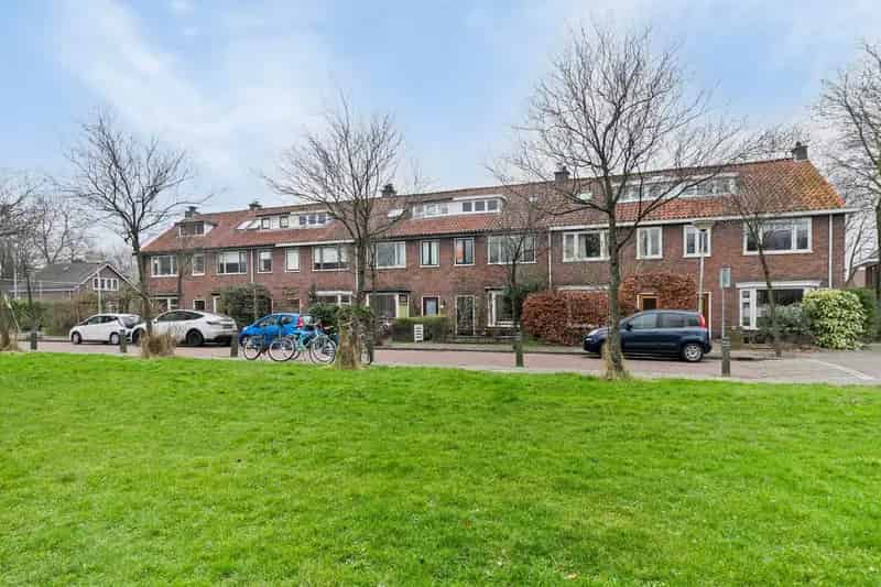Jaren 30 woning Leiderdorp 4 slaapkamers diepe tuin