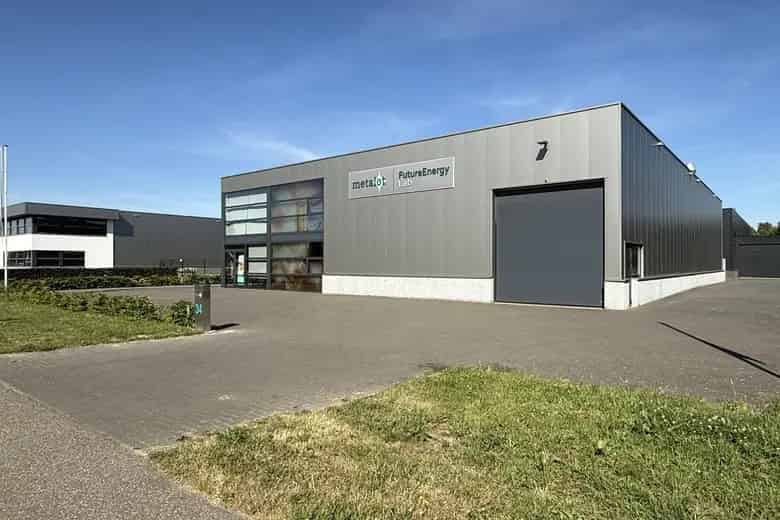 Bedrijfsruimte te huur Budel 698m2 Kantoor 168m2