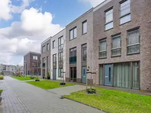 Herenhuis Purmerend 152m2  Dakterras 2 Parkplaatsen Instapklaar