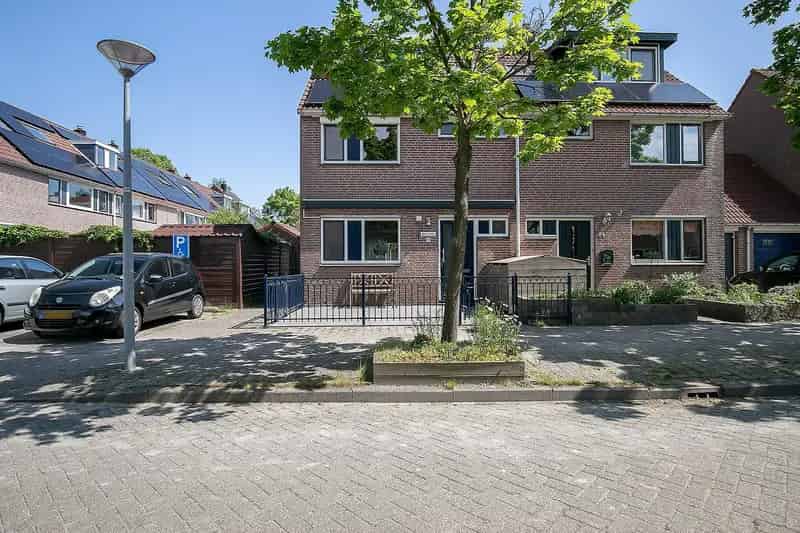 Huis te koop Hoorn NH - 4 slaapkamers, moderne keuken, zonnepanelen