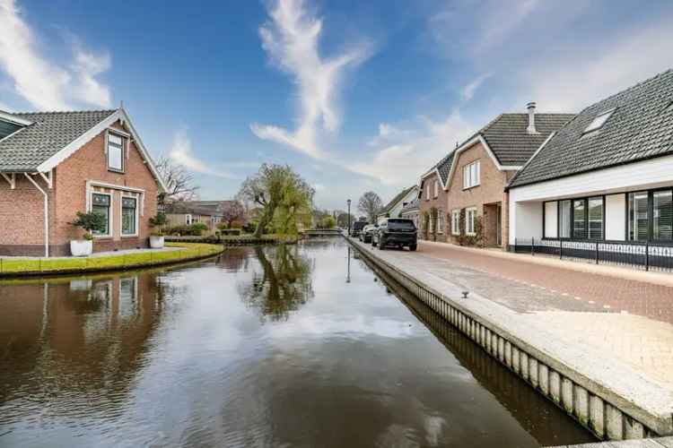 Huis te koop Zoeterwoude: Ruim hoekhuis met extra inkomsten