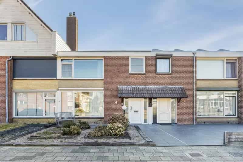Instapklare Tussenwoning 4 Slaapkamers Dongen