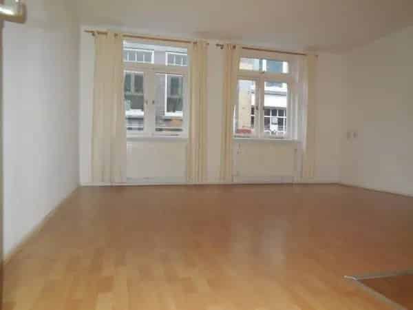 Ruim appartement centrum grote woonkamer open keuken balkon