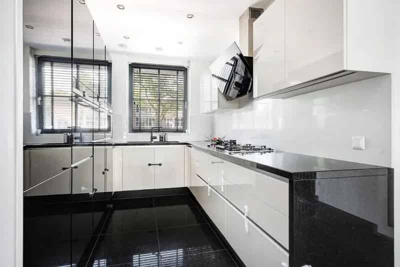Moderne woning Rotterdam Overschie 3 slaapkamers serre luxe keuken