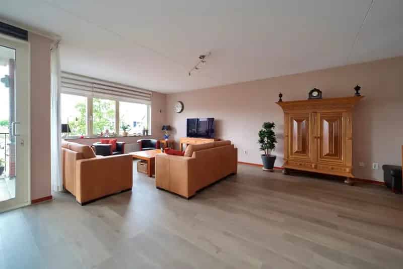 3 Kamer Appartement 95m2 Zonnig Terras Moderne Keuken Nabij Scholen