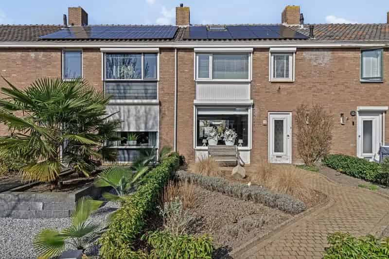 3 Slaapkamers Rustige Woning Nabij Centrum Tholen