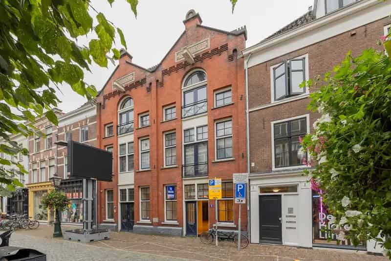 Winkel te Huur Leiden Centrum 90m²  Karakteristiek Pand
