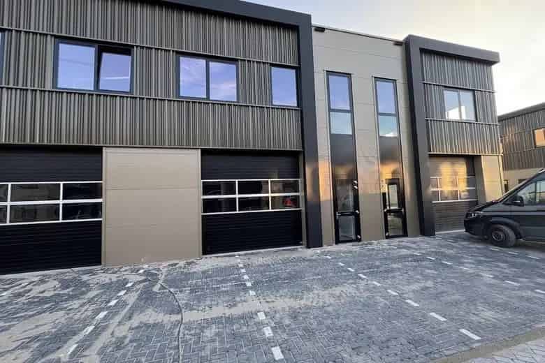 165 m2 Bedrijfsruimte te Koop Huur Heinenoord