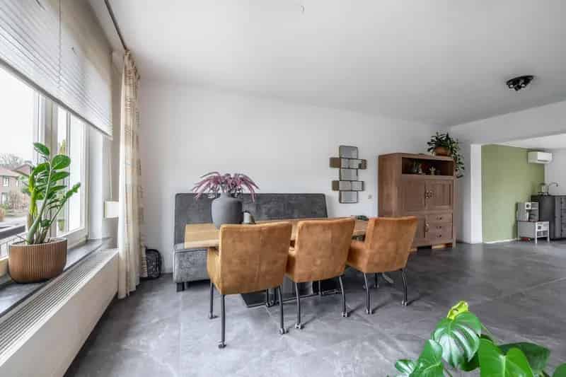 Rembrandtstraat 16: 4 Slaapkamers, Garage & Tuin op het Zuidoosten