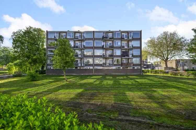 Appartement te koop Wormerveer  Ruim 4 kamer appartement met 2 balkons