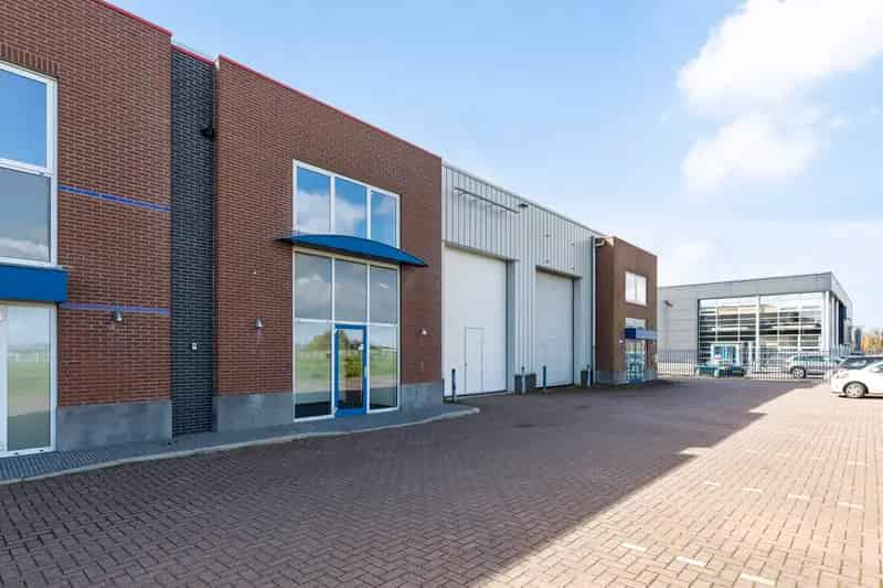 Bedrijfshal te huur Zwaag 254m2 Kantoorruimte