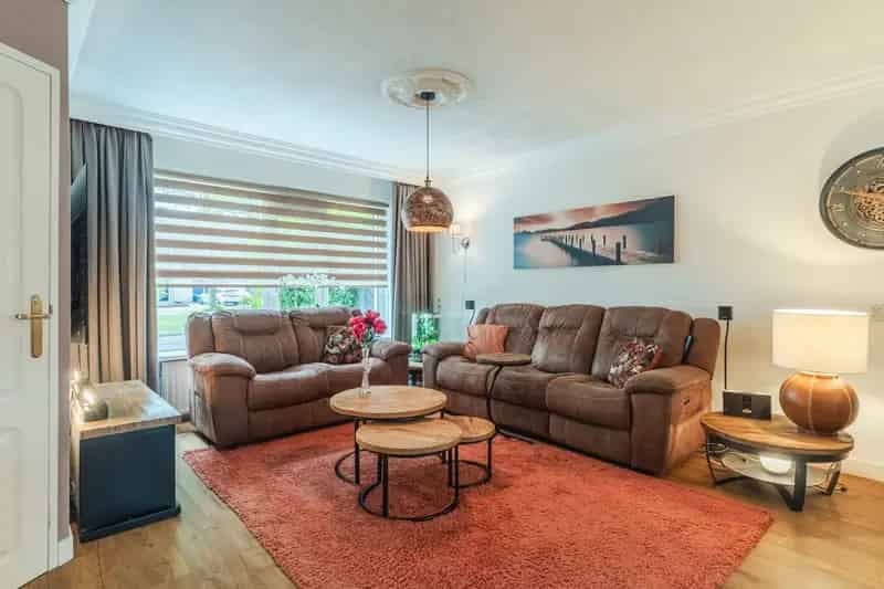 Huis te koop Breda Bergdreef: Moderne woning met serre en zonnepanelen